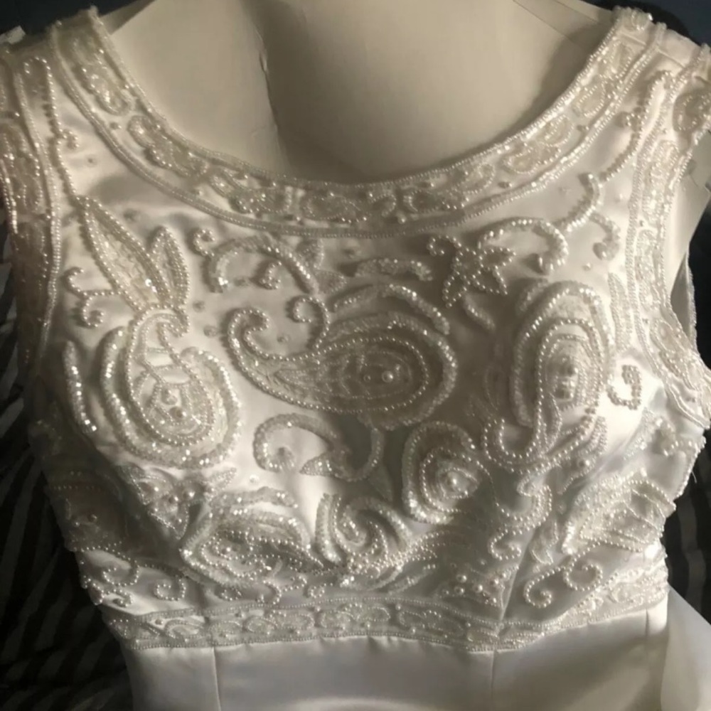 Size 4 Demetrios circ 98/99 wedding dress